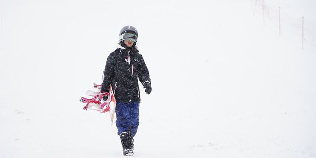 KAYSERİ - Erciyes'te kayak sezonu devam ediyor