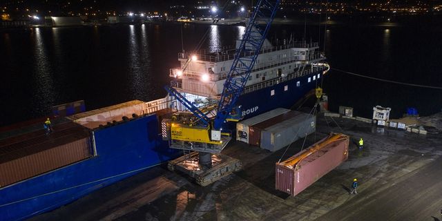 ORDU - Rusya'dan depremzedeler için gönderilen yardım malzemelerini taşıyan gemi Ordu'ya geldi