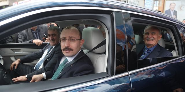 ADANA - Hazine ve Maliye Bakanı Nebati, Togg'u kullanarak Adana'dan Mersin'e gitti