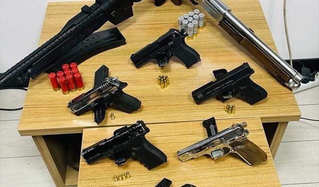 Elazığ'da asayiş denetimlerinde 10 ruhsatsız silah ele geçirildi