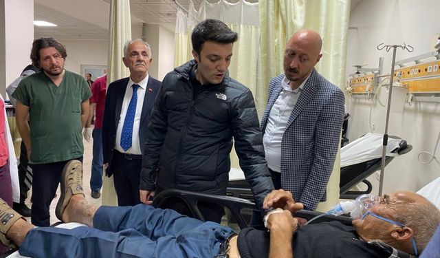 GÜNCELLEME - Erzurum'da yolcu otobüsü traktöre çarptı, 2 kişi öldü 18 kişi yaralandı