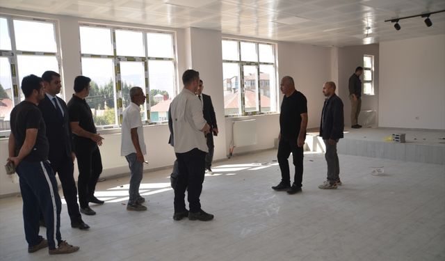 Yüksekova Kaymakamı ve Belediye Başkan Vekili Çimşit, okul inşaatlarını inceledi