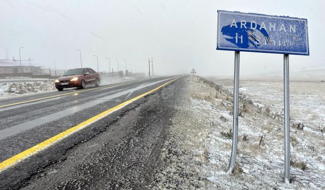 Ardahan'da kar yağışı yüksek kesimleri beyaza bürüdü