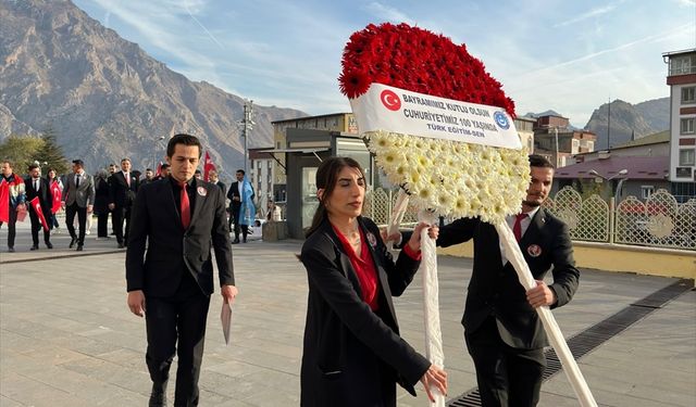 Hakkari'de "Cumhuriyet Yürüyüşü" düzenlendi
