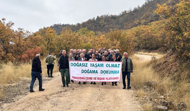 Köylerine Katı Atık Tesisi istemeyen köylüler, tesisin yapılacağı bölgeye yürüdü