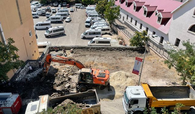 Otopark sıkıntısını çeken kentte ‘otopark’ çalışmaları başlatıldı