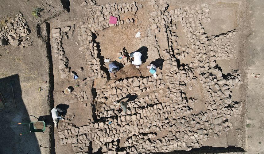 5 bin 500 yıllık anıtsal yapı arkeolojik kazıyla gün yüzüne çıktı