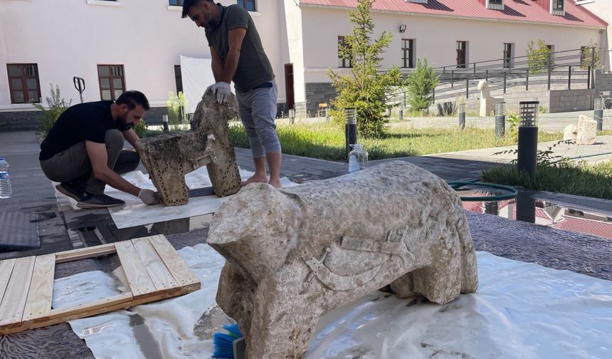 Tunceli'de kırık halde bulunan 500 yıllık mezar taşları onarılıp korumaya alındı