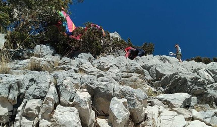 MUĞLA - Fethiye'de kayalıklara düşen İngiliz yamaç paraşütçüsü öldü