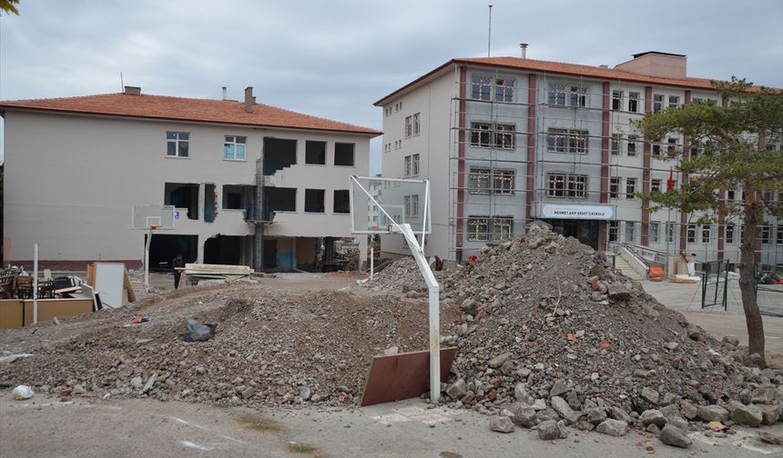 DÜZCE - Bakan Kurum, depremin yaşandığı Düzce'de incelemelerde bulundu