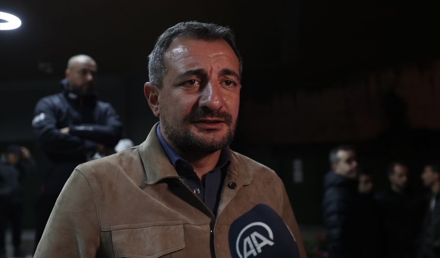 UŞAK - Gençlik ve Spor Bakanı Kasapoğlu, Uşak'ta partililerle bir araya geldi