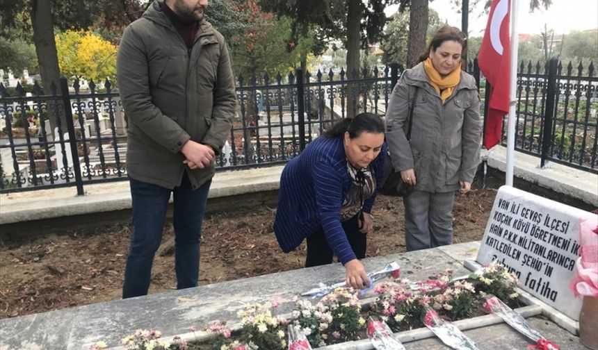 Terör örgütü PKK tarafından şehit edilen öğretmen Mehmet İzdal anıldı