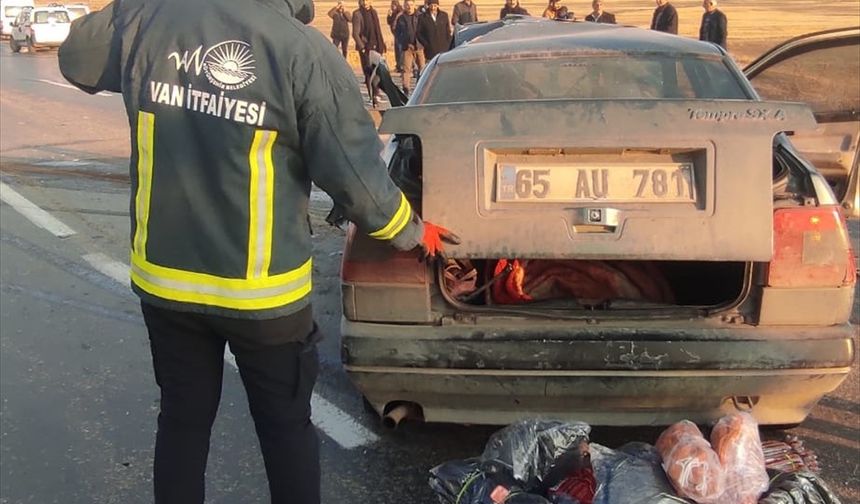 Van'da 2 otomobilin çarpıştığı kazada 7 kişi yaralandı