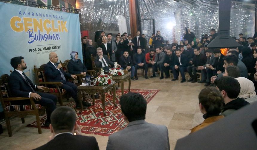 KAHRAMANMARAŞ - Tarım ve Orman Bakanı Kirişci, Kahramanmaraş'ta gençlerle buluştu