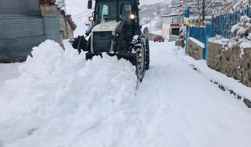 Malatya'da 130 mahallenin yolu kar nedeniyle kapandı