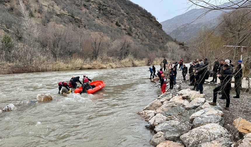 Pülümür Çayı’na düşen araçta 2 kişi hayatını kaybetti