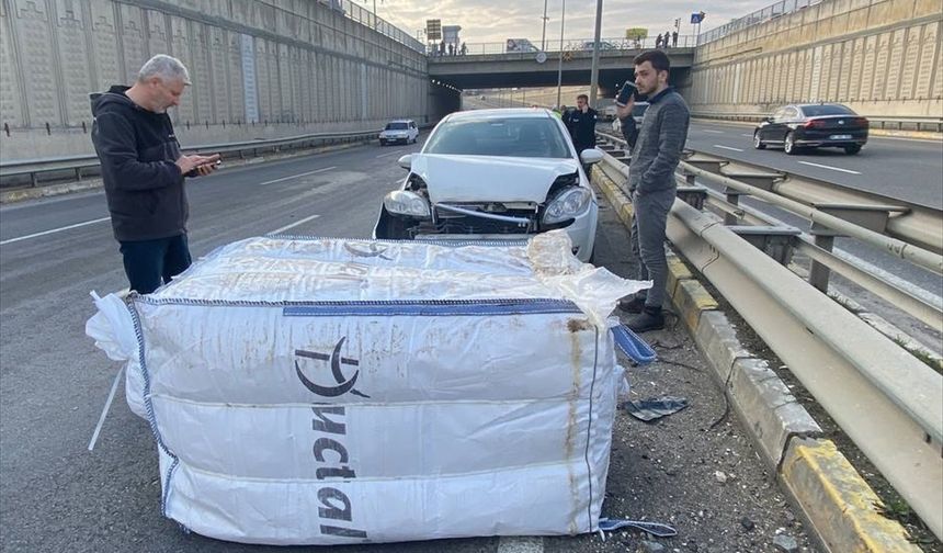 MARDİN - Otomobil ile minibüsün çarpıştığı kazada 3'ü çocuk 6 kişi yaralandı
