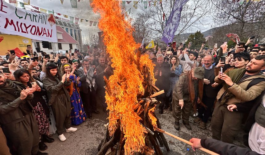 Dersim’de Newroz’un ateşi yakıldı: Barış ve Kardeşlik çağrısı yapıldı