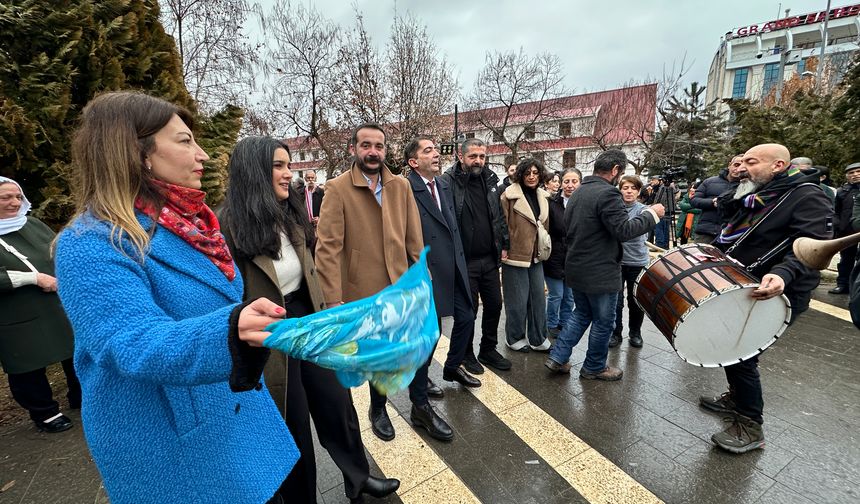 Avukatlardan ‘Barış, hukuk ve adalet’ dilekli gağan